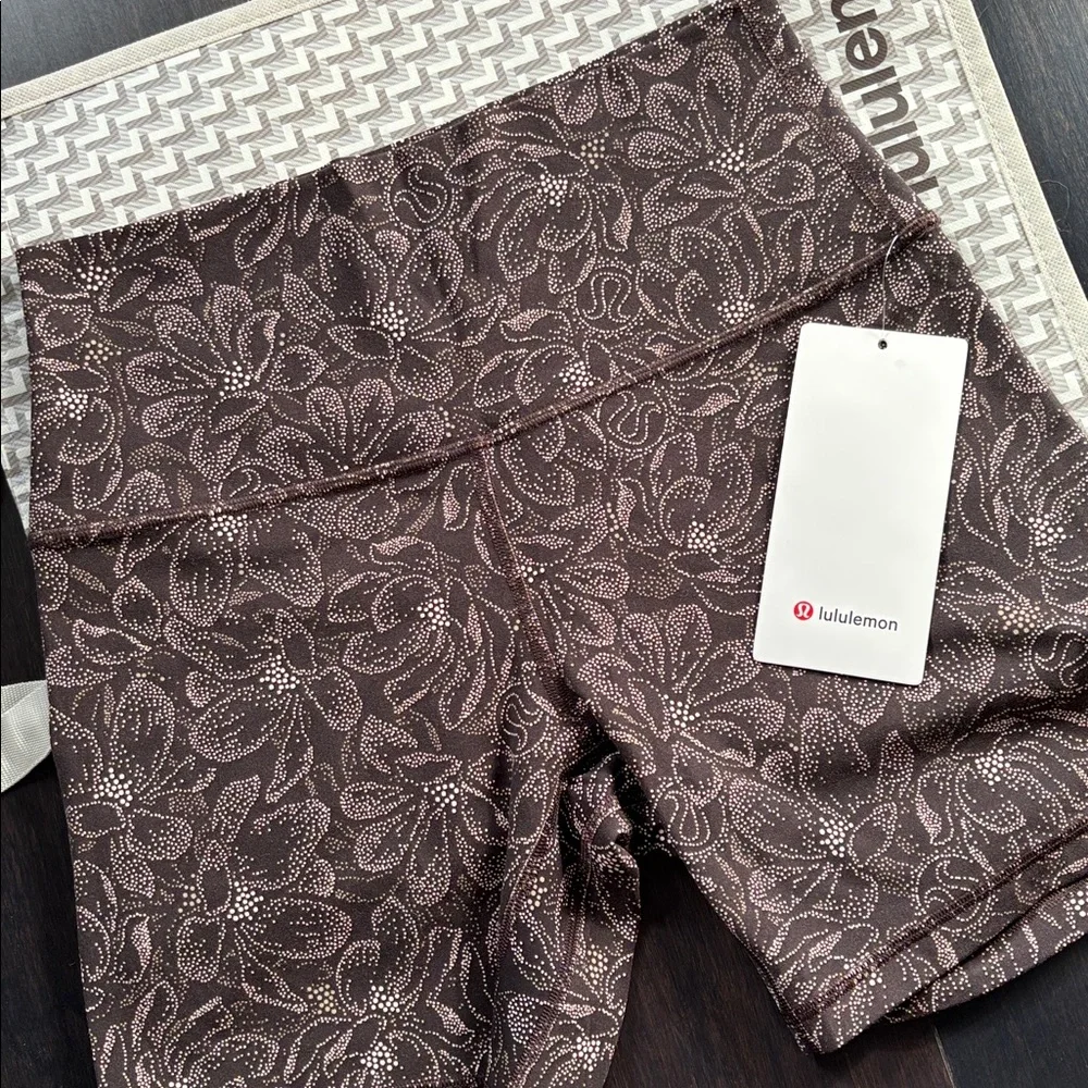 LULULEMON ALIGN HR SHORTS 6” in DOTTED MAGNOLIA PINK MULTI SZ 4, 8 NWT - Picture 2 of 10